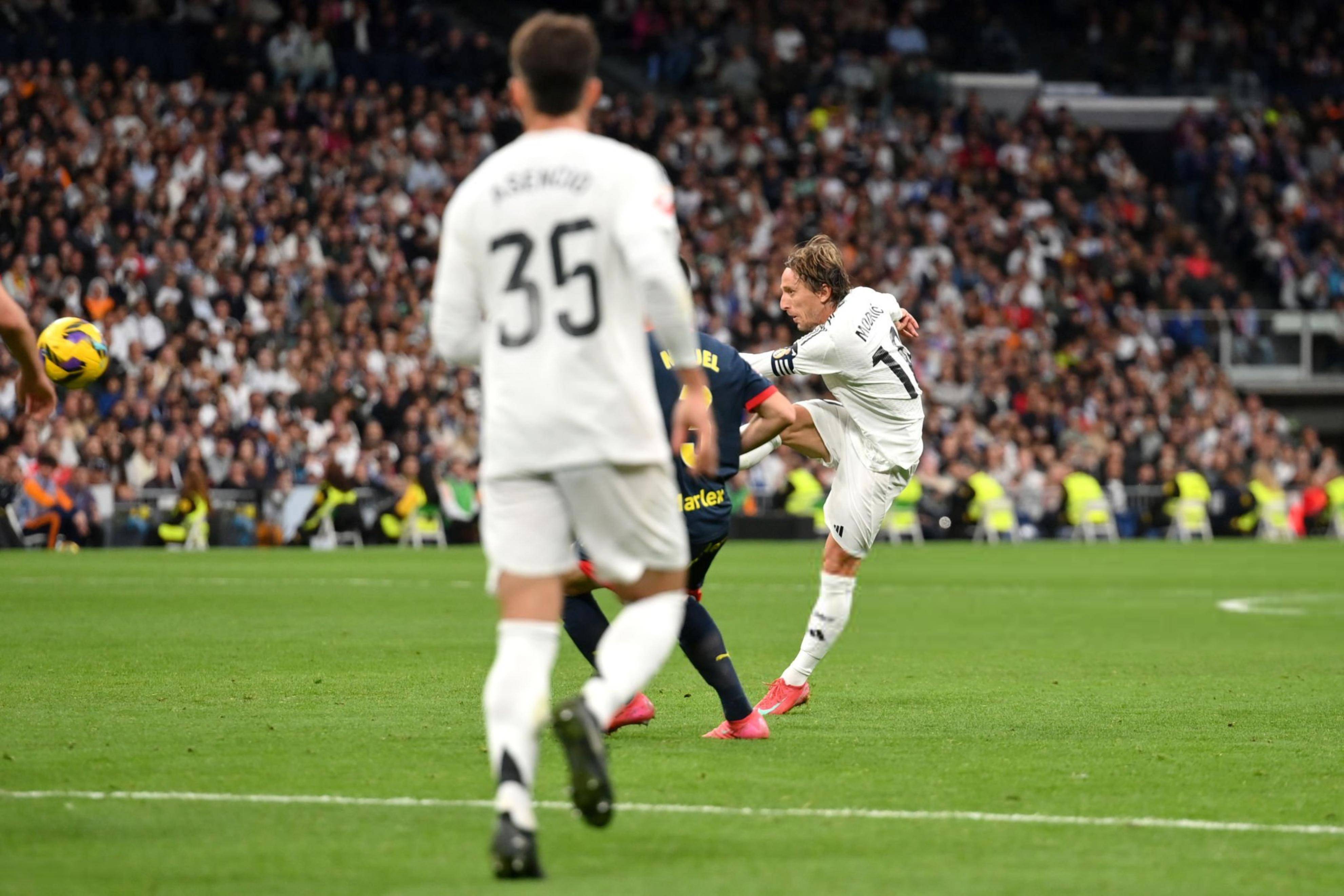 姆巴佩在G2比赛中重要助攻，领先优势明显引发热议！-开云官网